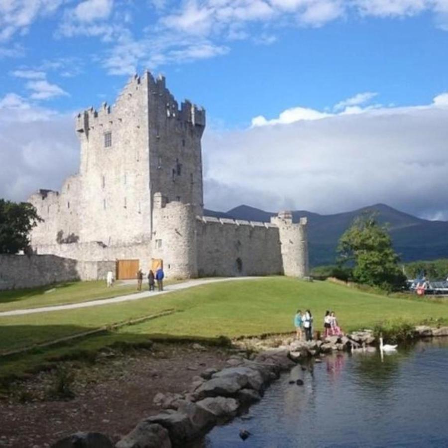 Spacious 2 Bedroom Apartment In Killarney Exterior photo