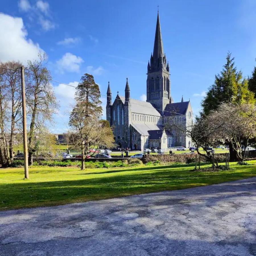 Spacious 2 Bedroom Apartment In Killarney Exterior photo